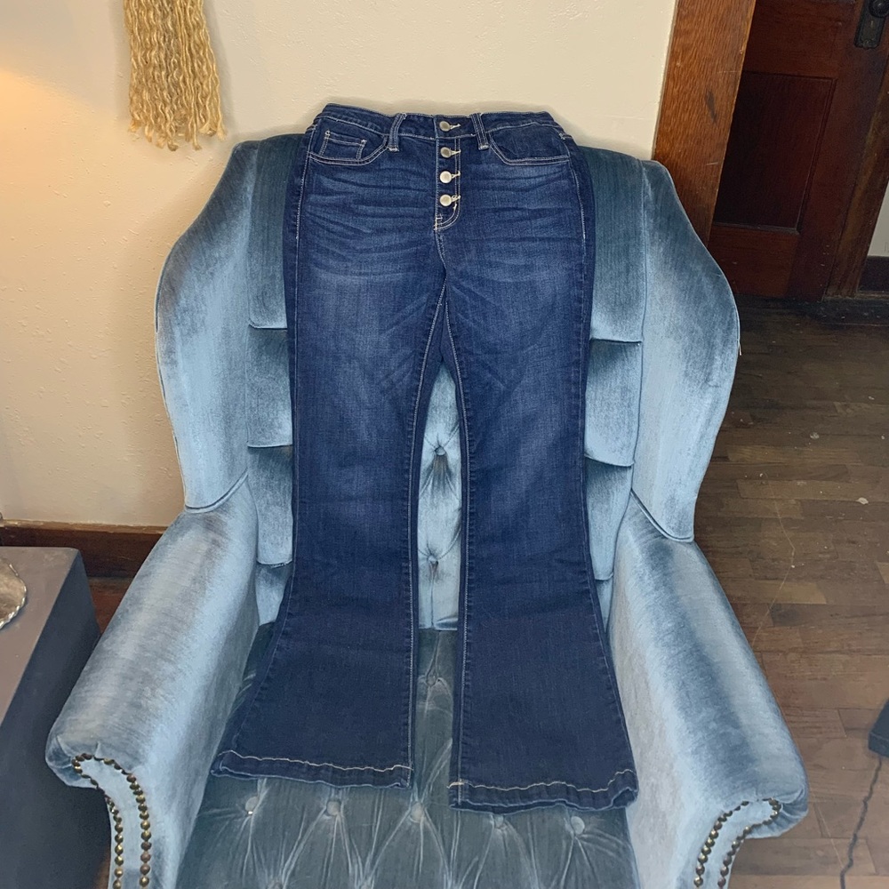 KanCan High-Rise Flare Jean Style/Estilo Size 27 inseam 32